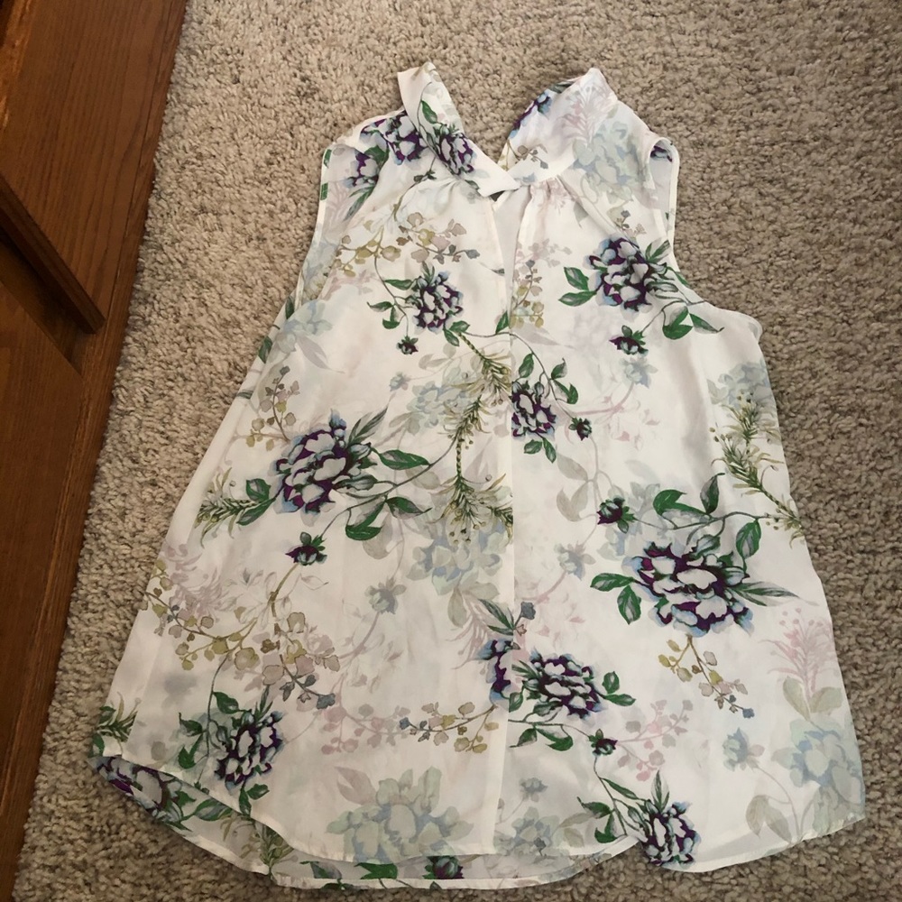 Sleeveless turtle neck floral blouse